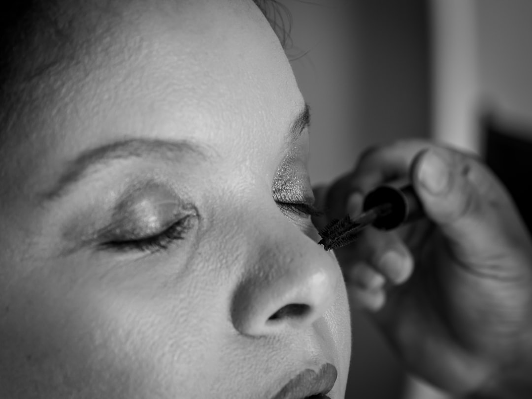 Kirpik dökülmesine ne iyi gelir görseli